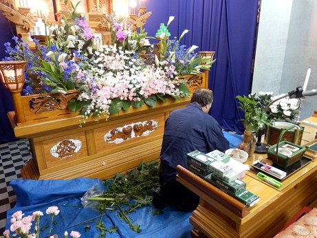 仏式(祭壇内生花)